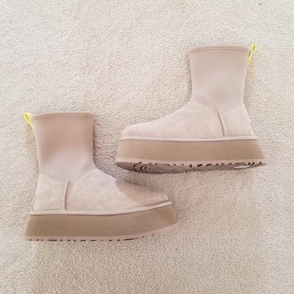 NWT UGG Classic Dipper Boots in Sand Tan Size 8 - Picture 13 of 13